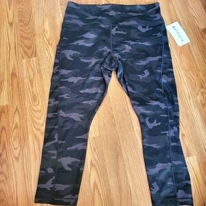 NWT Athleta Ultimate Camo 7/8 Tight 2X